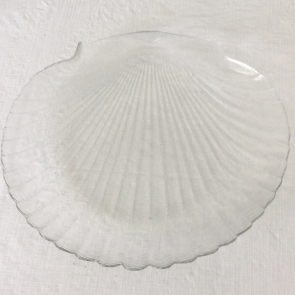 Vintage Clear Glass Shell Plate - Picture 4 of 4